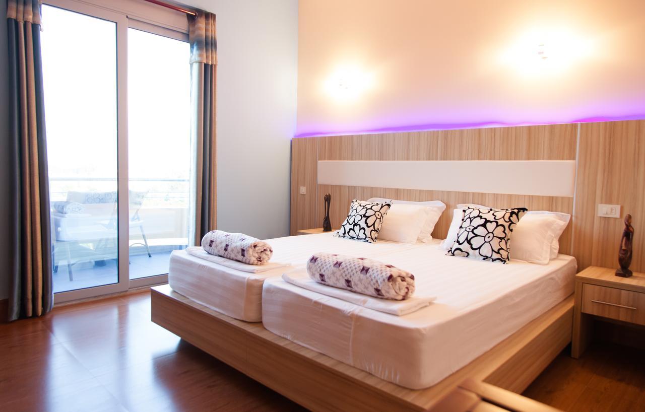 Hotel Blue Moon Ulcinj Buitenkant foto