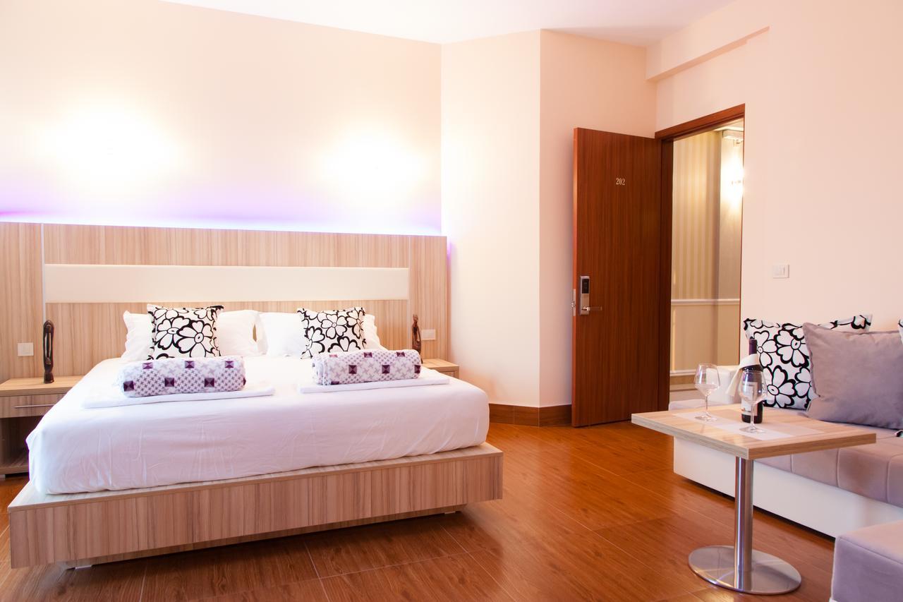 Hotel Blue Moon Ulcinj Buitenkant foto