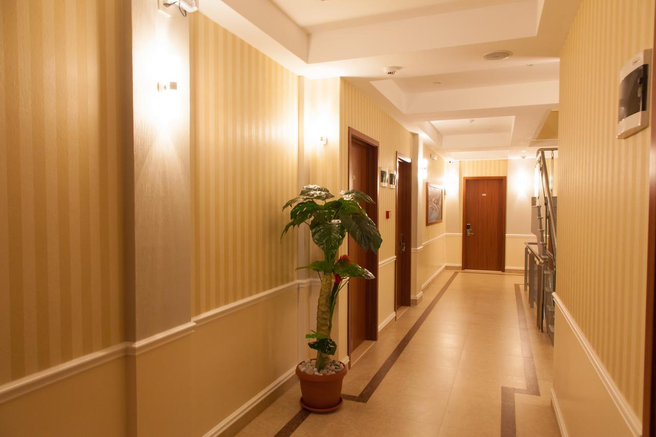 Hotel Blue Moon Ulcinj Buitenkant foto