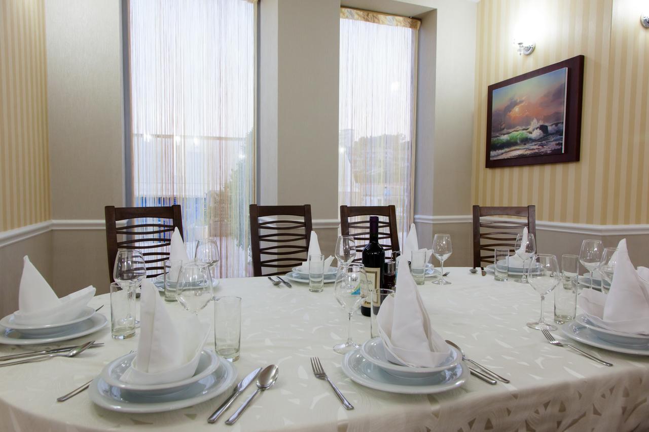 Hotel Blue Moon Ulcinj Buitenkant foto