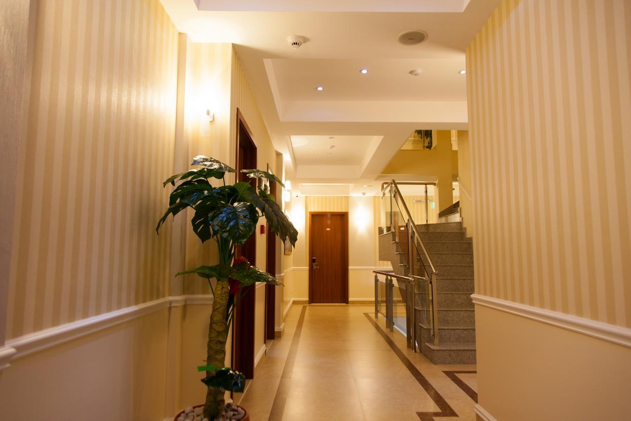 Hotel Blue Moon Ulcinj Buitenkant foto