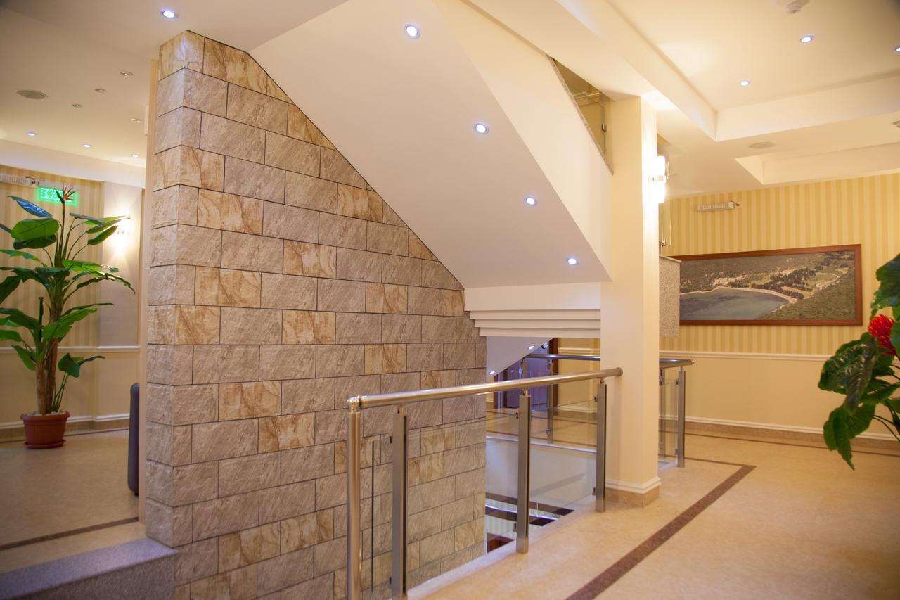 Hotel Blue Moon Ulcinj Buitenkant foto