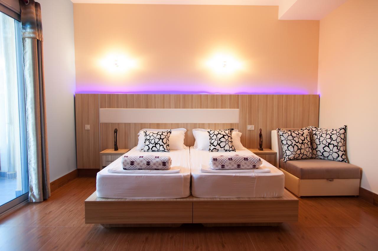 Hotel Blue Moon Ulcinj Buitenkant foto