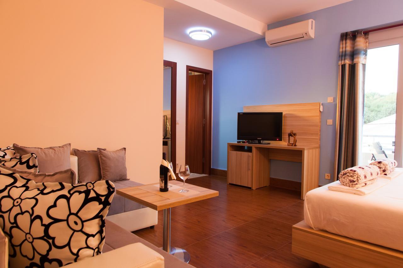 Hotel Blue Moon Ulcinj Buitenkant foto