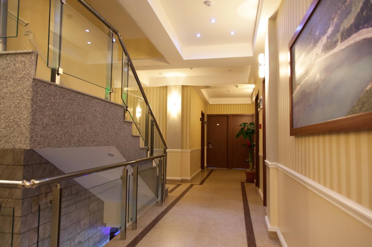 Hotel Blue Moon Ulcinj Buitenkant foto