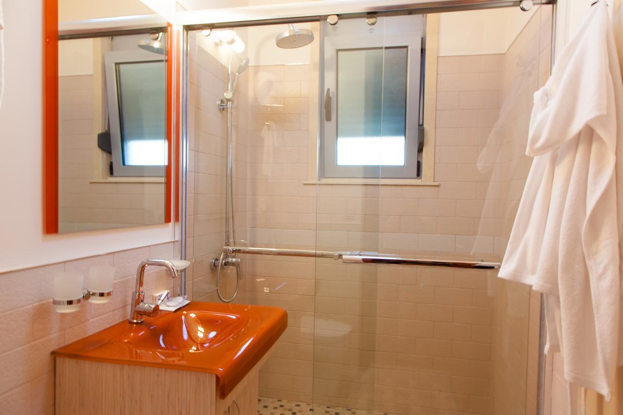 Hotel Blue Moon Ulcinj Buitenkant foto