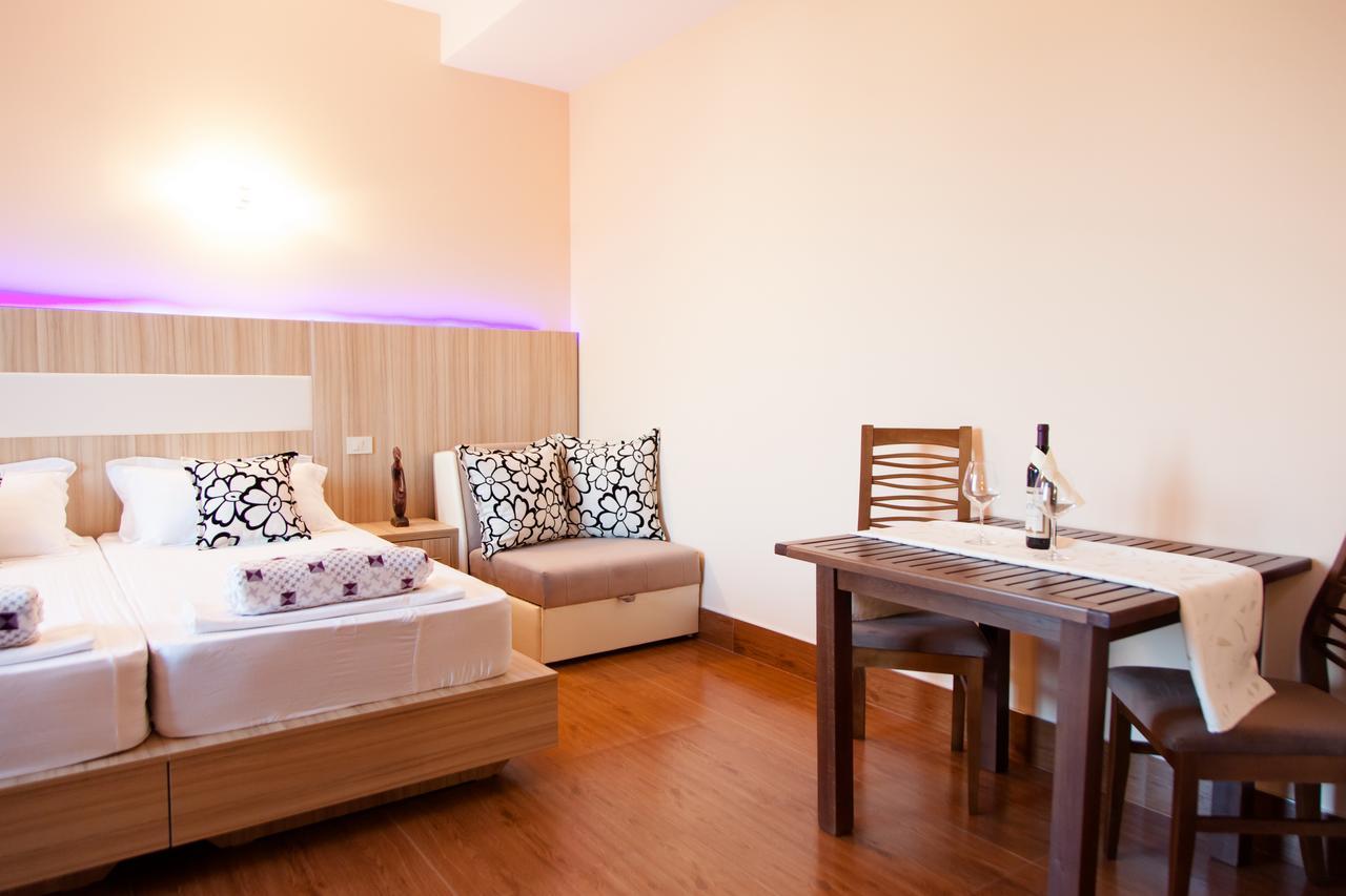 Hotel Blue Moon Ulcinj Buitenkant foto